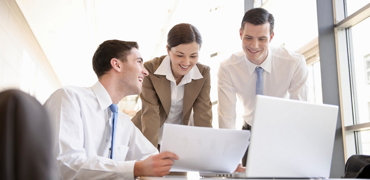 1616484872752192.jpg 攝圖網(wǎng)_501457464_banner_與年輕的業(yè)務(wù)團隊進行演示(企業(yè)商用).jpg